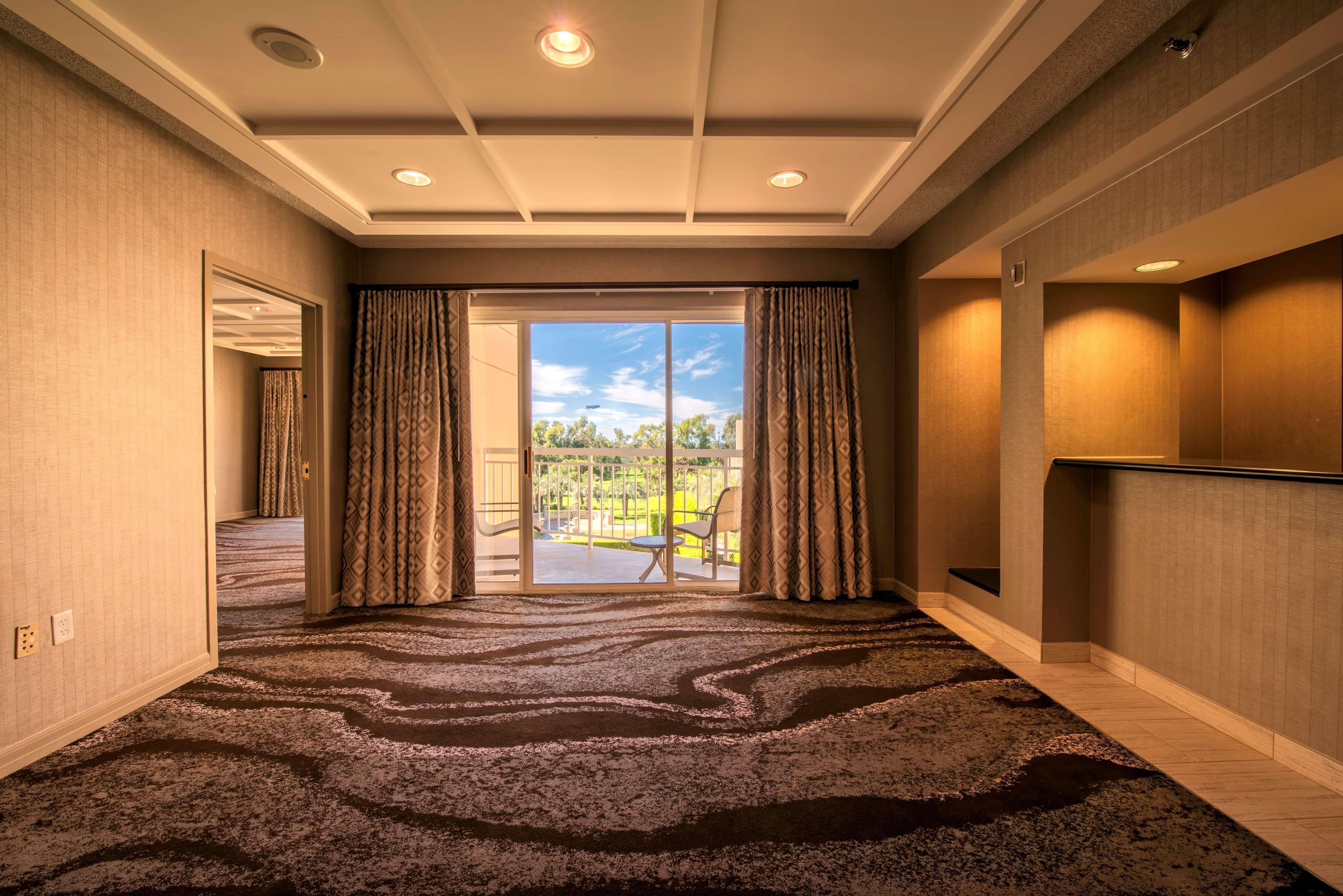 Отель Hilton La Jolla Torrey Pines Сан-Диего Экстерьер фото