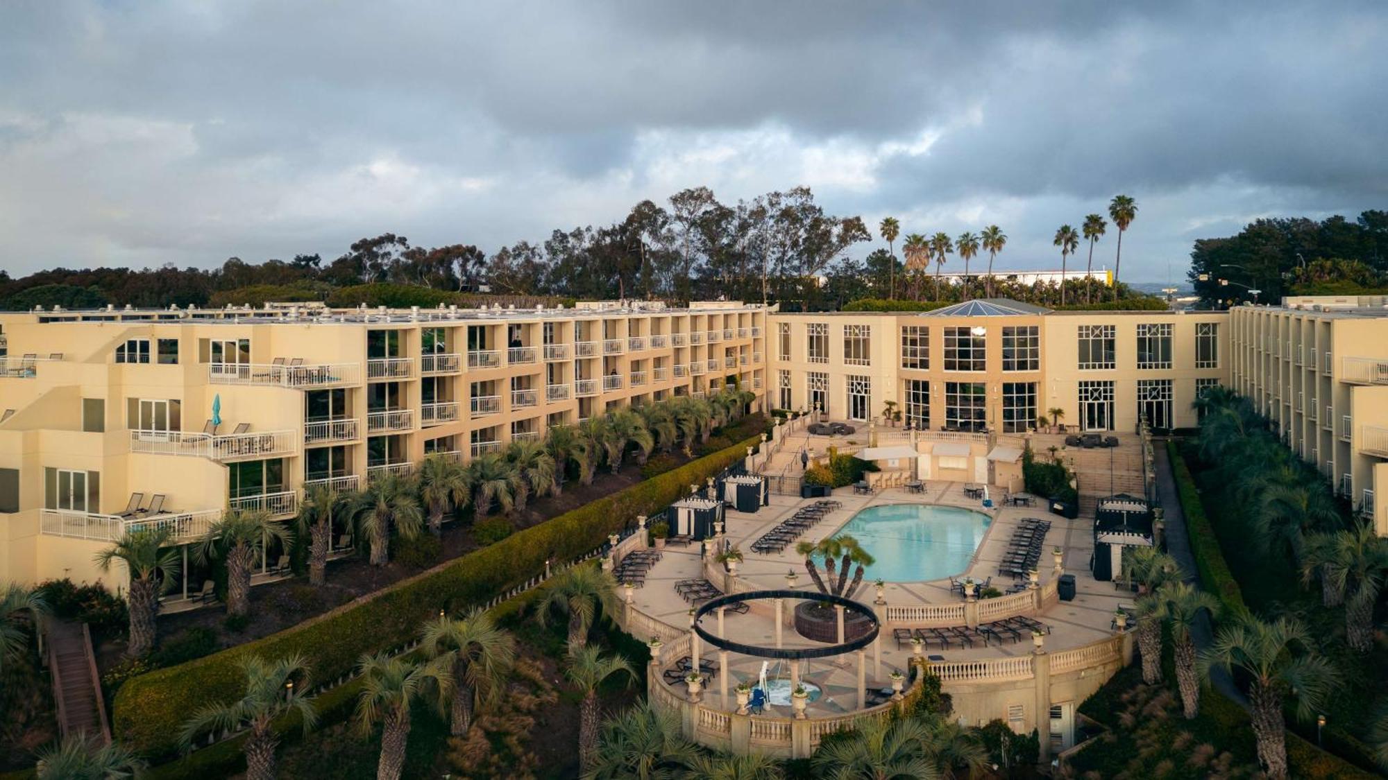 Отель Hilton La Jolla Torrey Pines Сан-Диего Экстерьер фото
