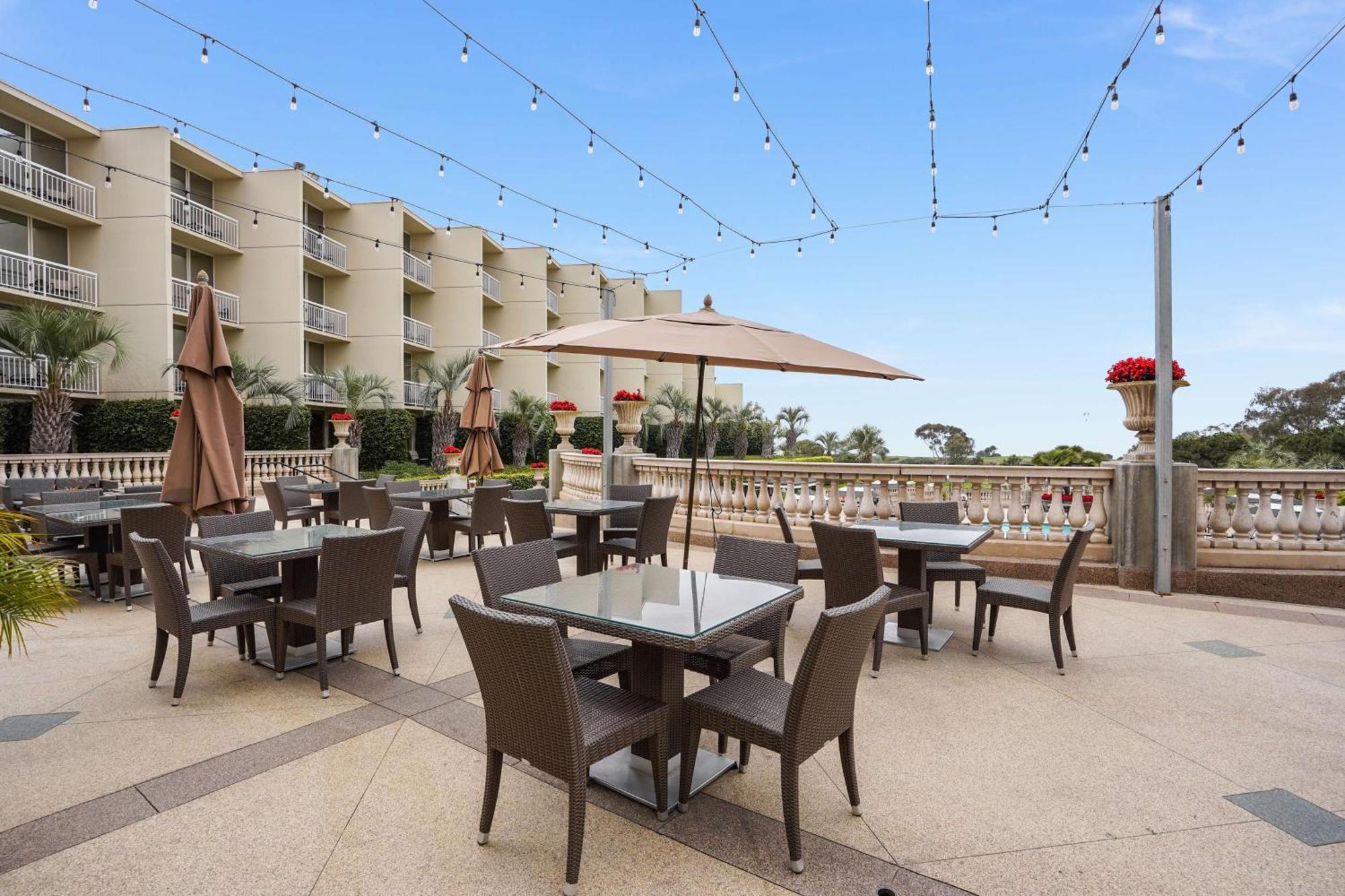 Отель Hilton La Jolla Torrey Pines Сан-Диего Экстерьер фото